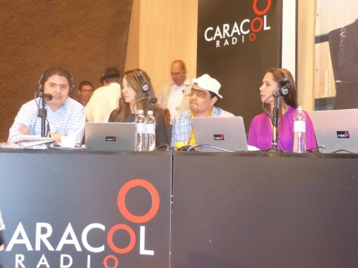 Darío Arizmendi y su equipo desde la ciudad más innovadora del mundo, mostrando lo mejor de Antioquia y sus gentes. Foto: Caracol Radio.