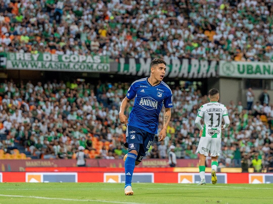 Daniel Cataño festeja su gol vs Atlético Nacional en el Atanasio Girardot