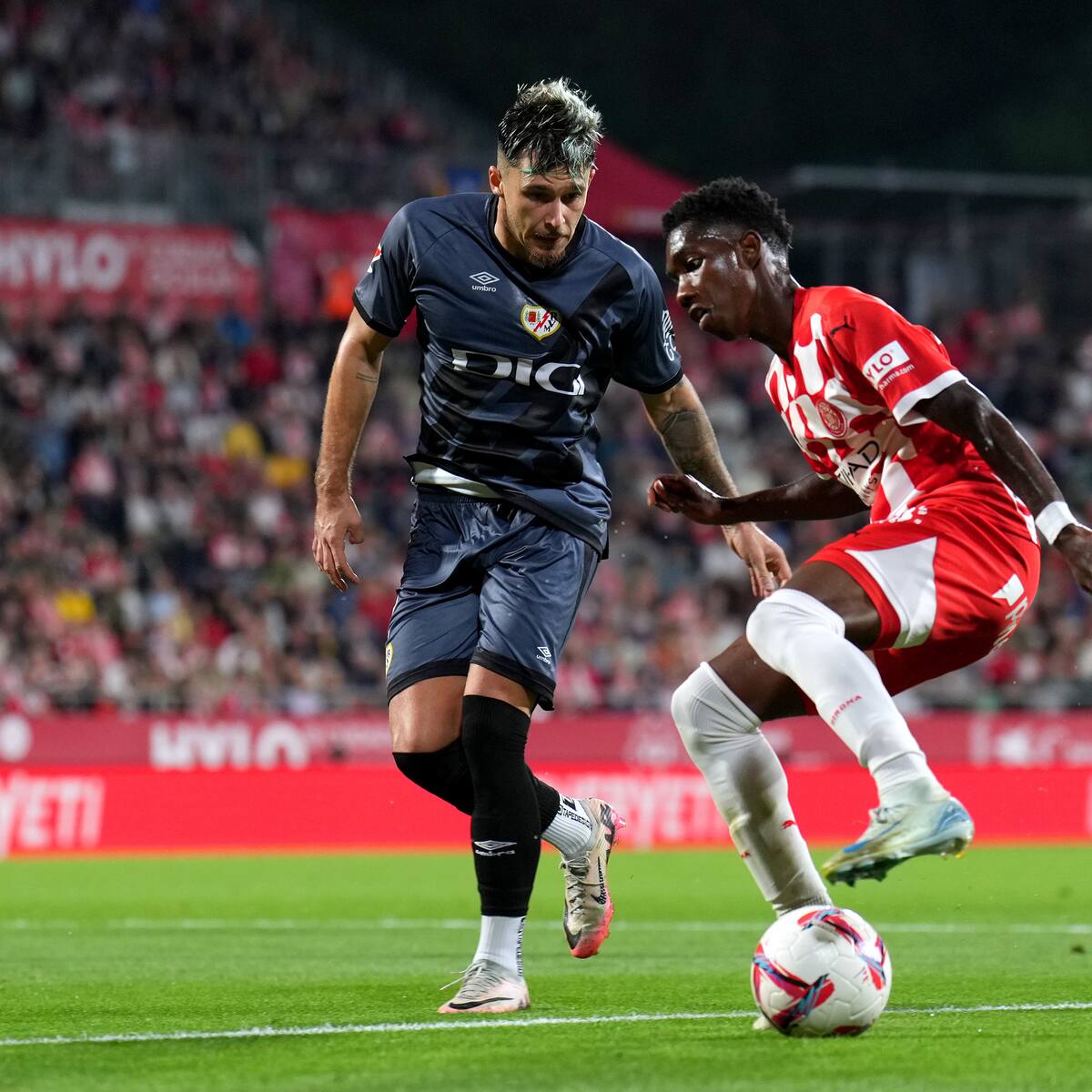 Yaser Asprilla fue titular; James y Solís, suplentes en empate entre Girona y Rayo