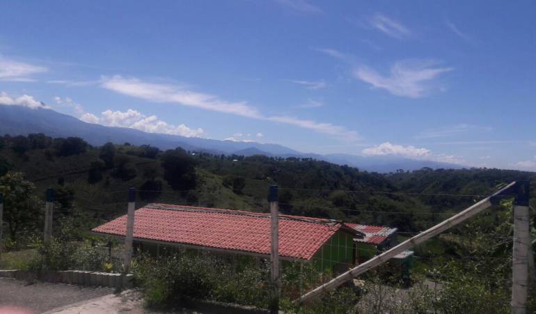 Desde las 5:20AM hasta las 9:00AM Toda la información local en Caracol Radio