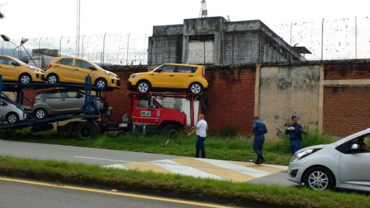 Un muerto y daños materiales en la cárcel de Calarcá, dejó aparatoso accidente de tránsito