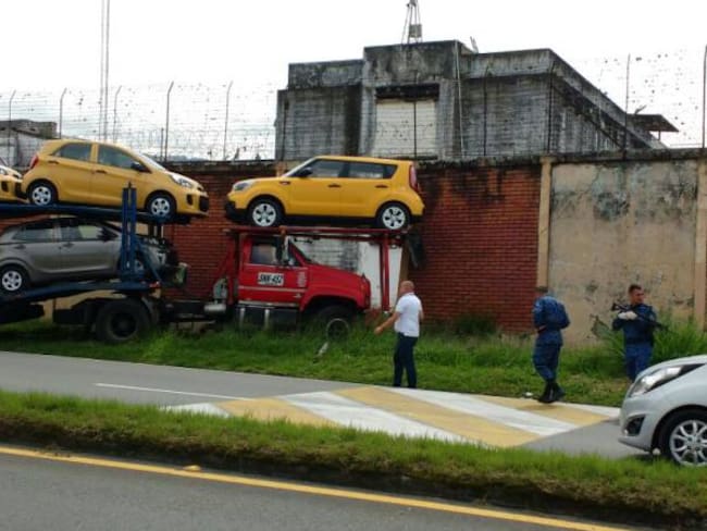 Un muerto y daños materiales en la cárcel de Calarcá, dejó aparatoso accidente de tránsito