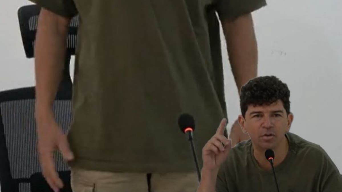 Polémica en Santa Marta: concejal asistió al recinto en ‘chancletas’ y en bermuda