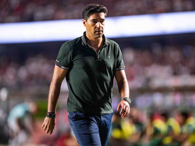 SAO PAULO, BRAZIL - MARCH 21: Abel Ferreira, Head Coach of Palmeiras, leaves the field after being sent off during a Brasileirao 2026 match between Sao Paulo and Palmeiras at MorumBIS Stadium on March 21, 2026 in Sao Paulo, Brazil. (Photo by Riquelve Nata/Sports Press Photo/Getty Images)