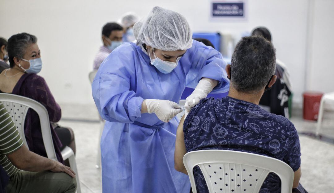 13.637 personas de 80 años y más ya tienen el esquema de vacunación completo en esta capital