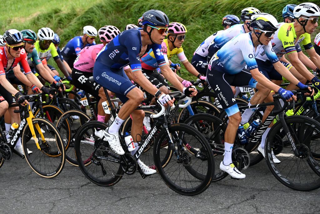 Kevin Geniets del Team Groupama-FDJ, Richard Carapaz del Team EF Education-EasyPost, Enric Mas del Movistar Team, Rui Costa del Team Intermarché-Circus-Wanty durante la primera etapa del Tour de Francia (Photo by Tim de Waele/Getty Images)