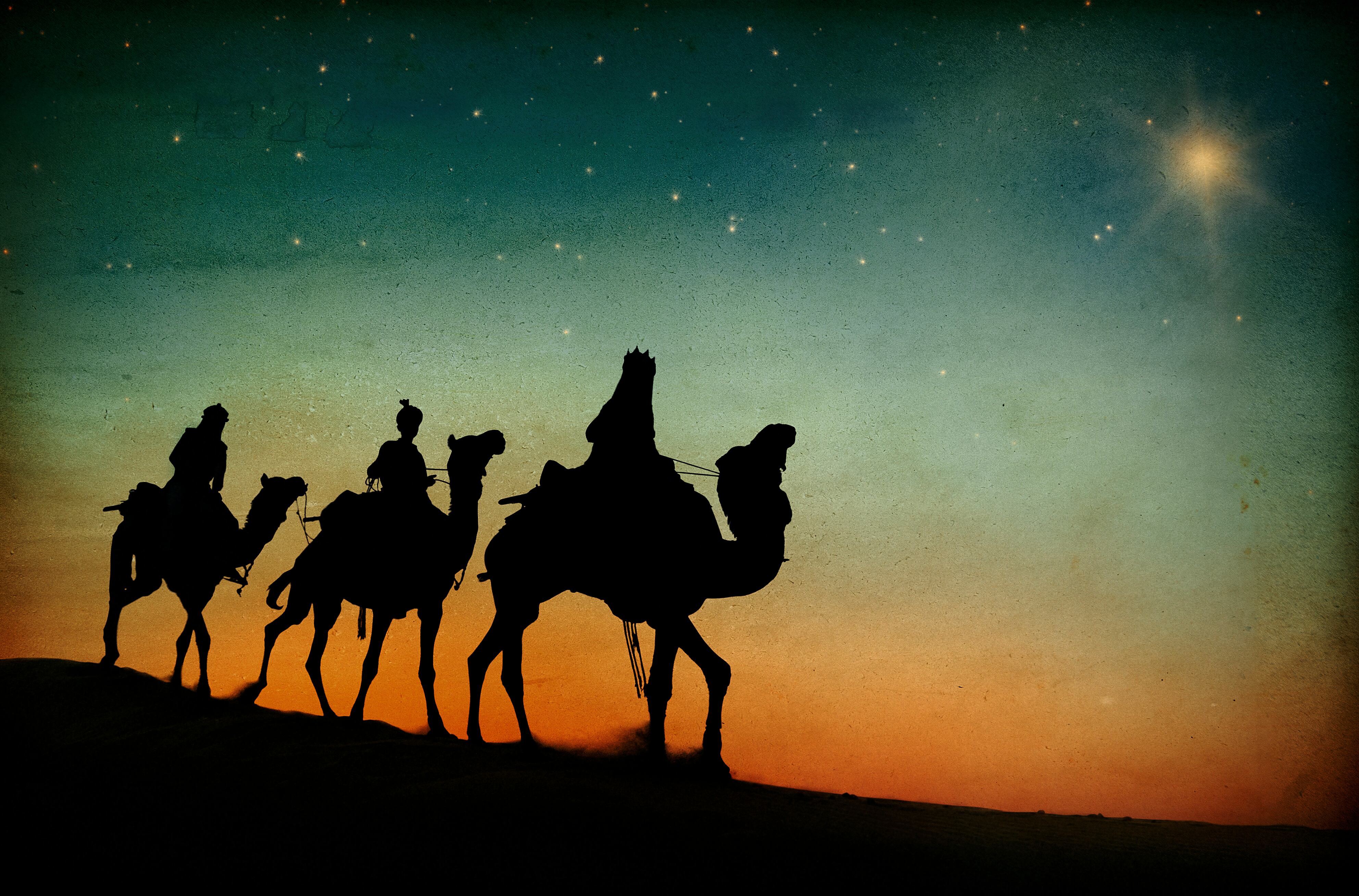 Ilustración de la llegada y camino de los tres reyes magos hacia belén (Foto vía Getty Images)