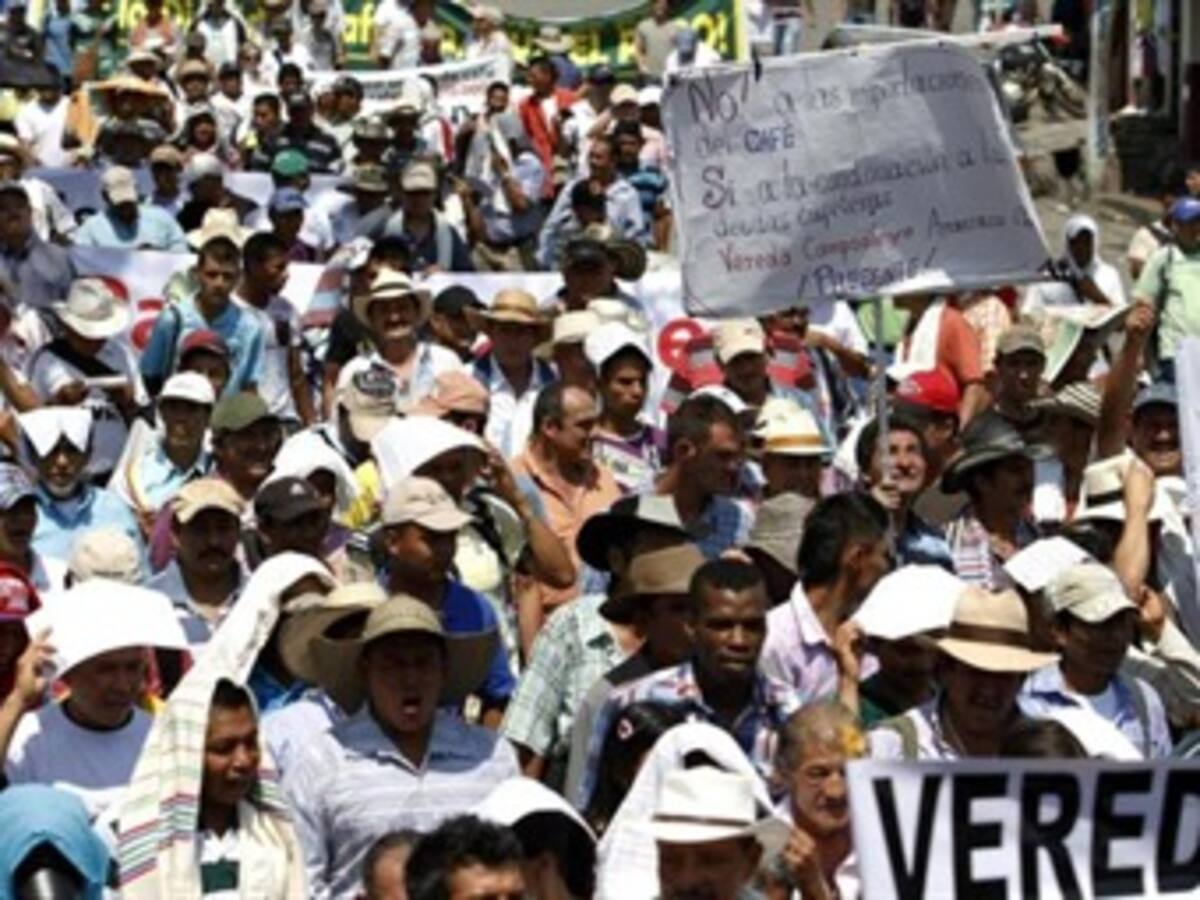 Congreso pidió al Gobierno y cafeteros no levantarse de la mesa