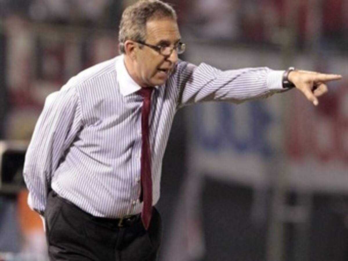 El defensor Darío Verón lanzó fuertes acusasiones contra el técnico de Paraguay