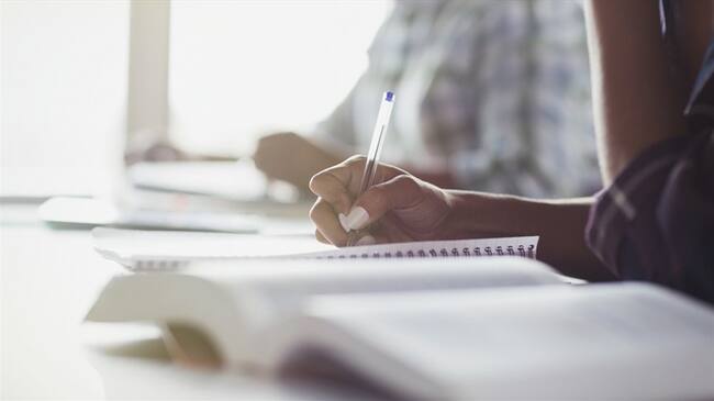 El déficit de profesores para atender la población estudiantil en Buenaventura hizo que el alcalde Eliécer Arboleda decretara emergencia educativa . Foto: Getty Images