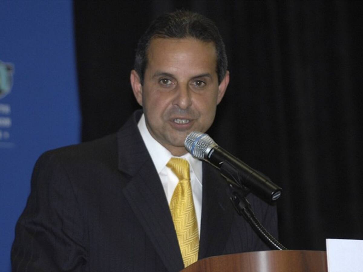 Queremos que los profesores que se puedan defender en caso de ataques: Manny Díaz