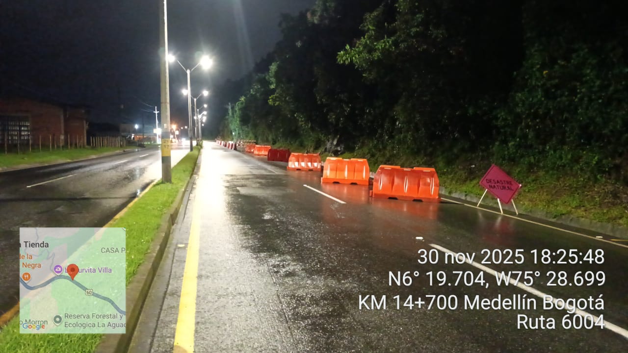 Autopsita Medellín- Bogotá cerrada por movimiento en masa- foto Devimed