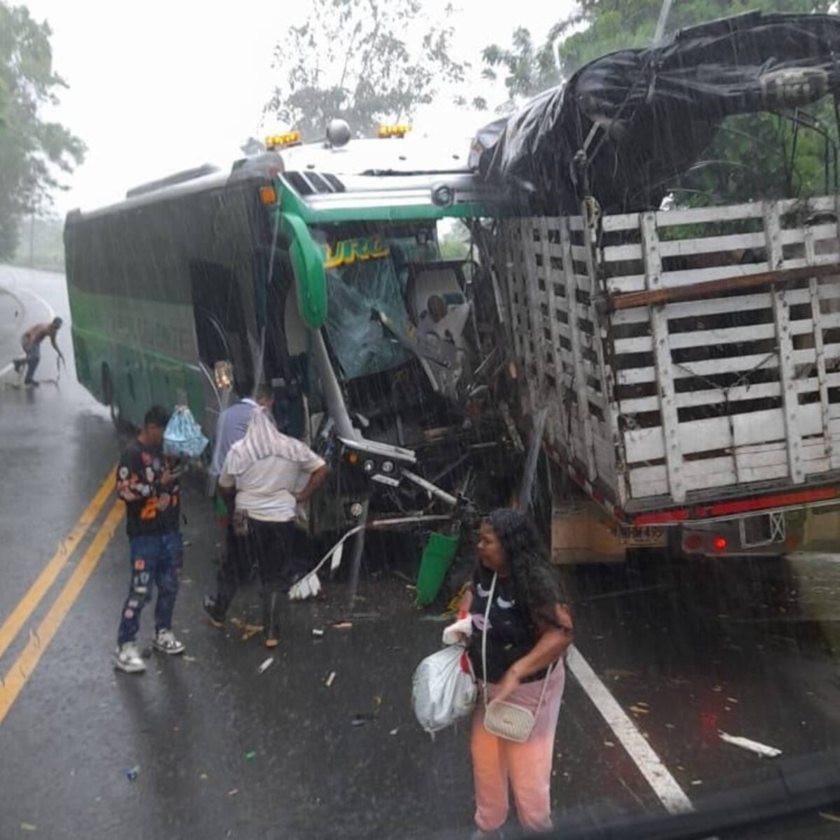 Tres personas heridas en dos accidentes de tránsito en la vía a Urabá este martes