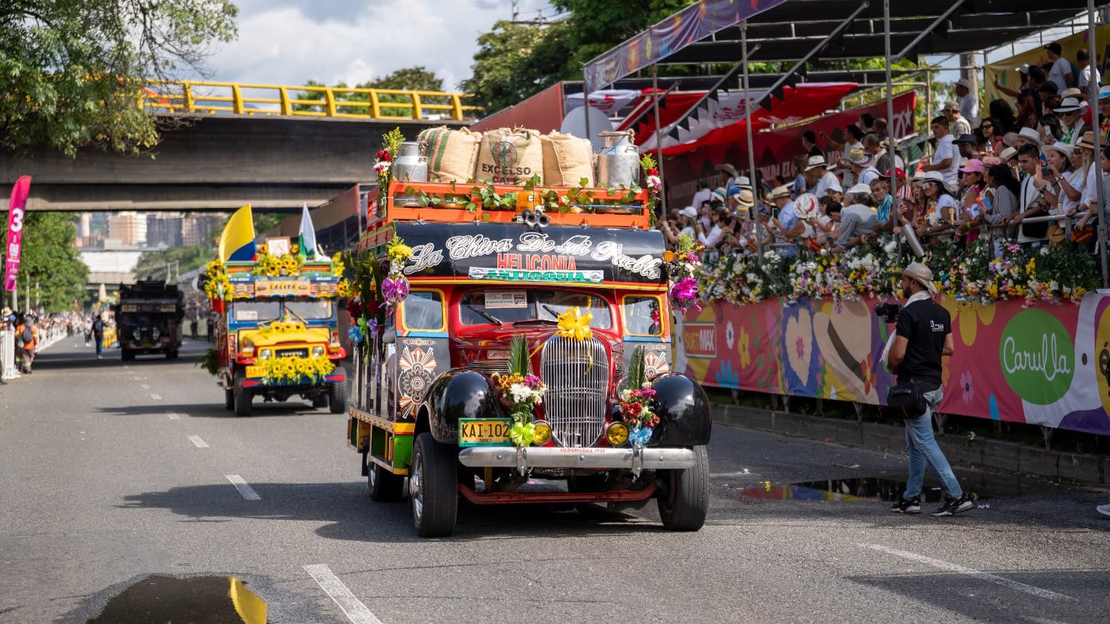 Foto: Desfile Chivas y Flores