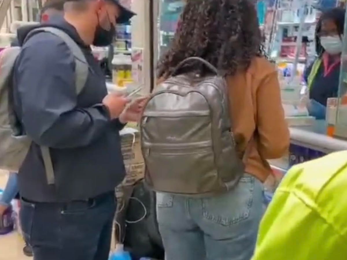 Capturan a revendedores de productos dermocosméticos en la Plaza España en pleno centro de Bogotá