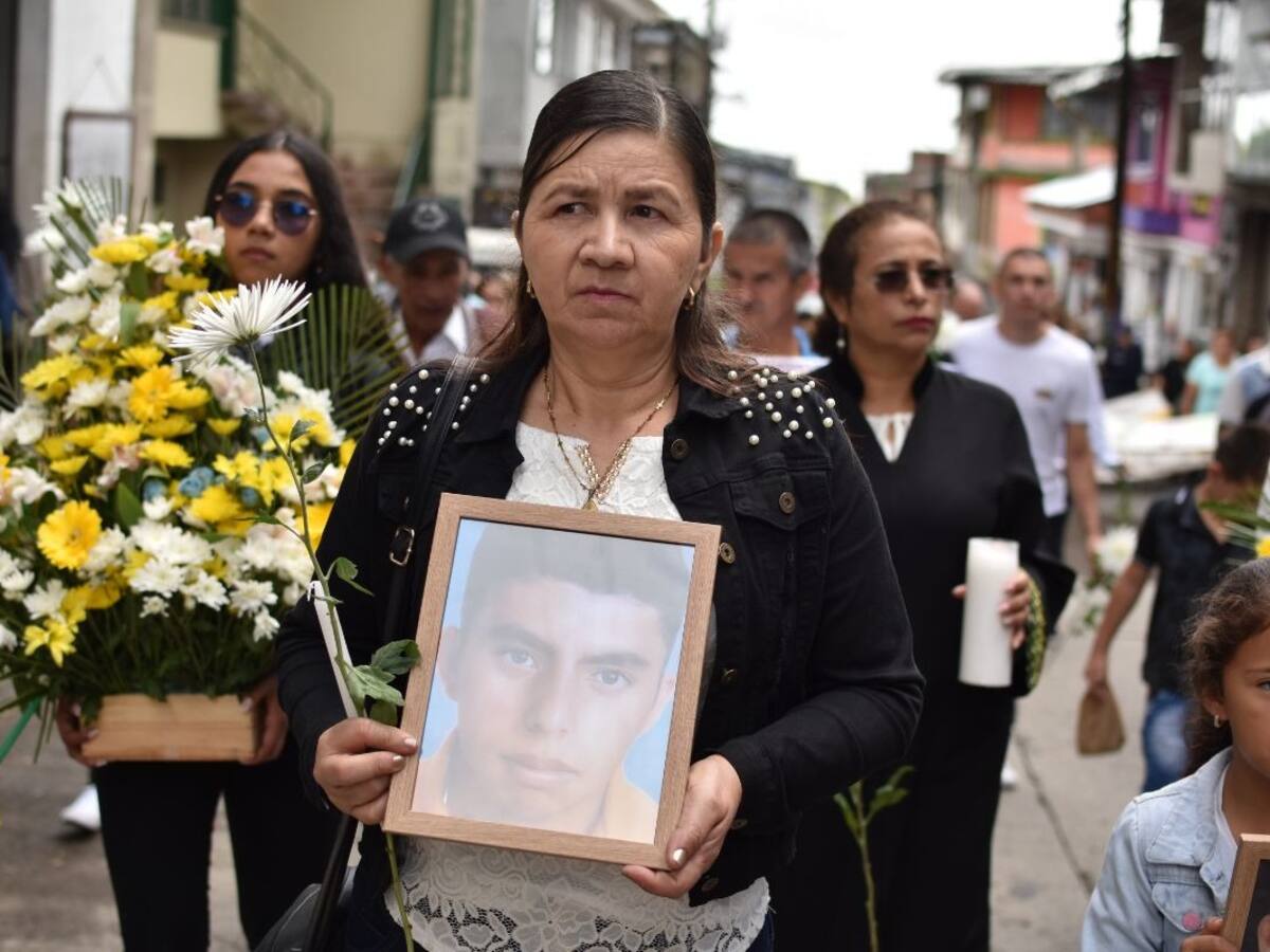 “Es una burla lo que han hecho con nosotras”: madre de joven asesinado como falso positivo