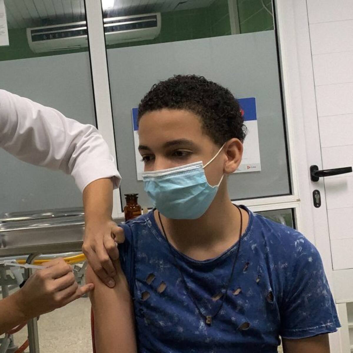 Autoridad sanitaria de R. Unido no autoriza vacunar a menores de 12-15 años