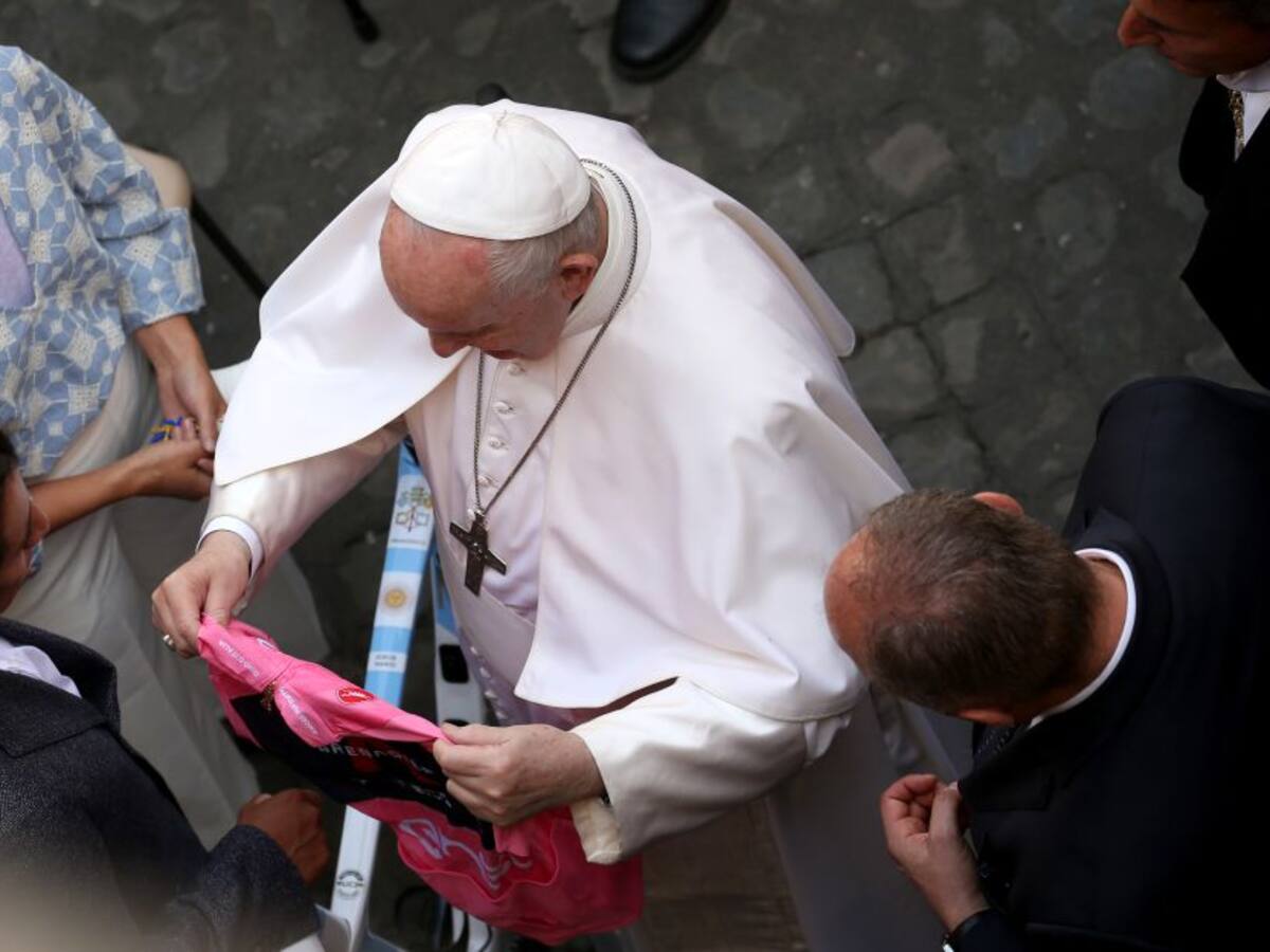 Egan, tras conocer al papa: "Es más importante que ganar Giro y Tour"
