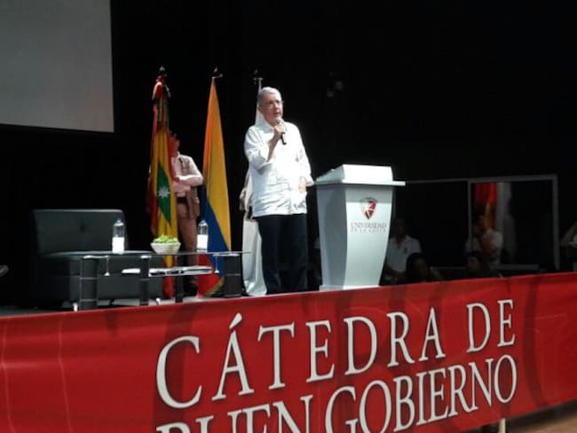 Uribe confirma su asistencia a misa del Papa Francisco en Medellín
