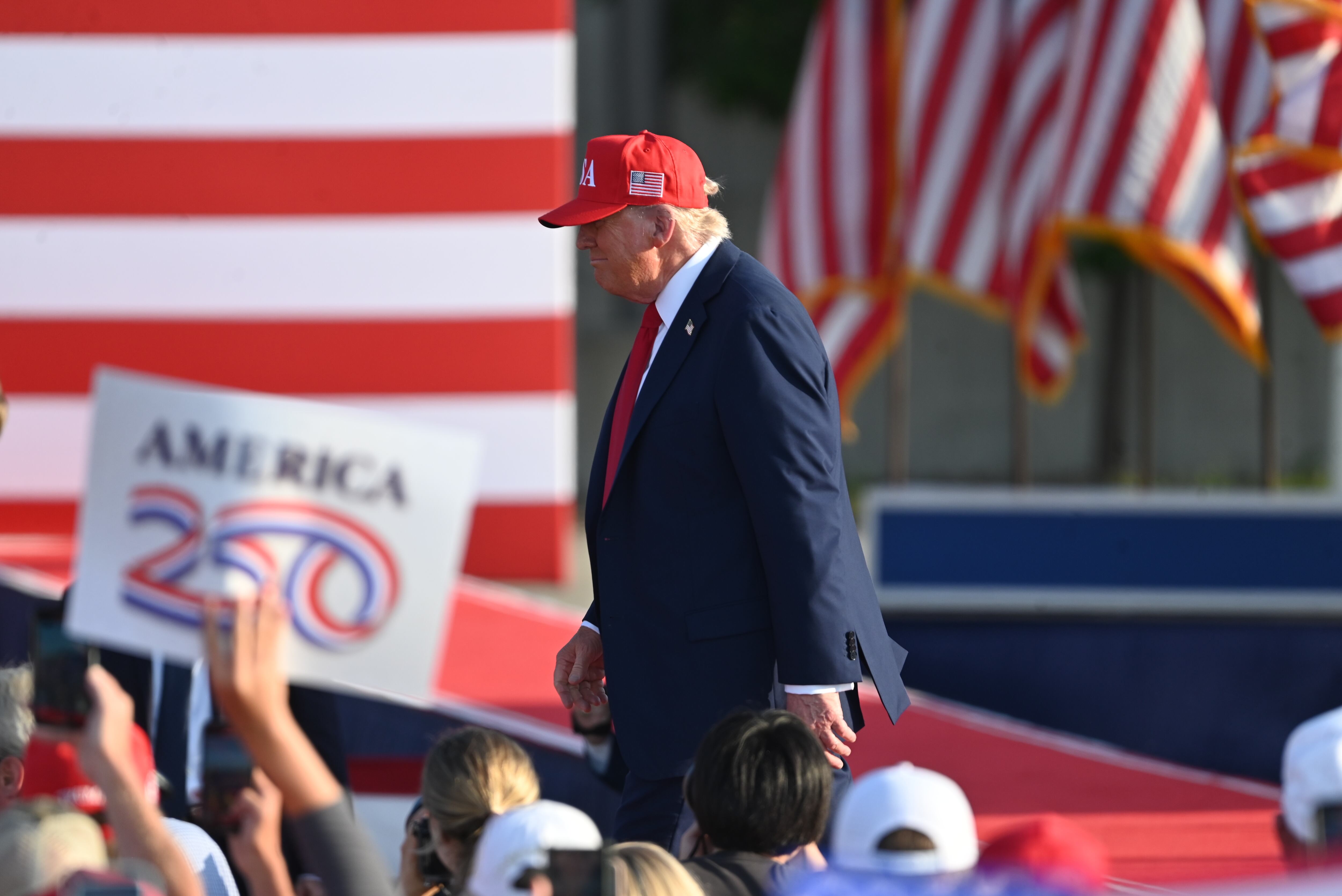 La Casa Blanca festeja la fiesta de independencia ininterrumpida con la aprobación del proyecto de ley “Big Beautiful Bill”, una de las victorias más importantes del segundo gobierno de Donald Trump.
(Foto:   Kyle Mazza/Anadolu via Getty Images)