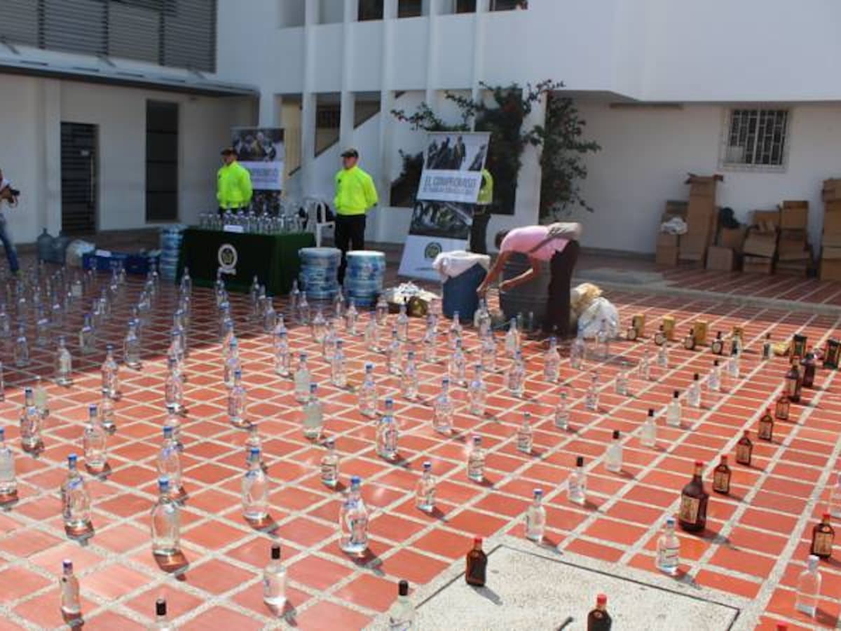 Decomisan licor adulterado y de contrabando en la vía Bogotá-Tunja en plena operación retorno