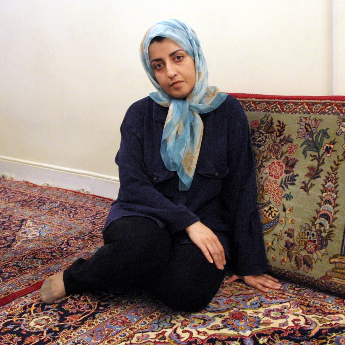 Irán libera bajo fianza a Nobel de Paz Narges Mohammadi