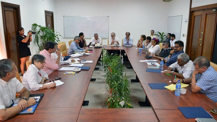 Reunión entre delegaciones del Gobierno y las Farc. Foto: @FARC_EPaz (Twitter)