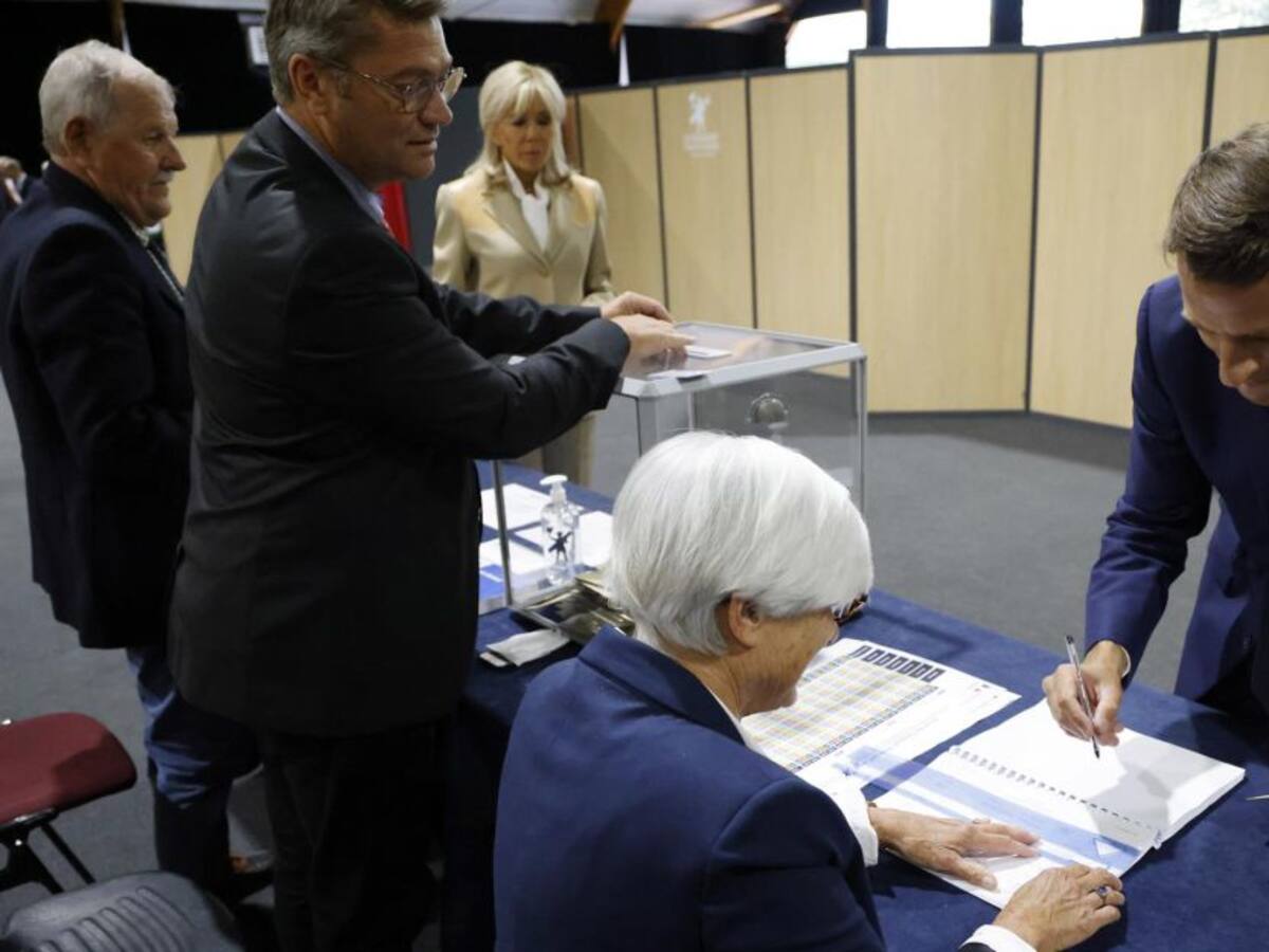 Baja participación a mediodía en las elecciones legislativas francesas