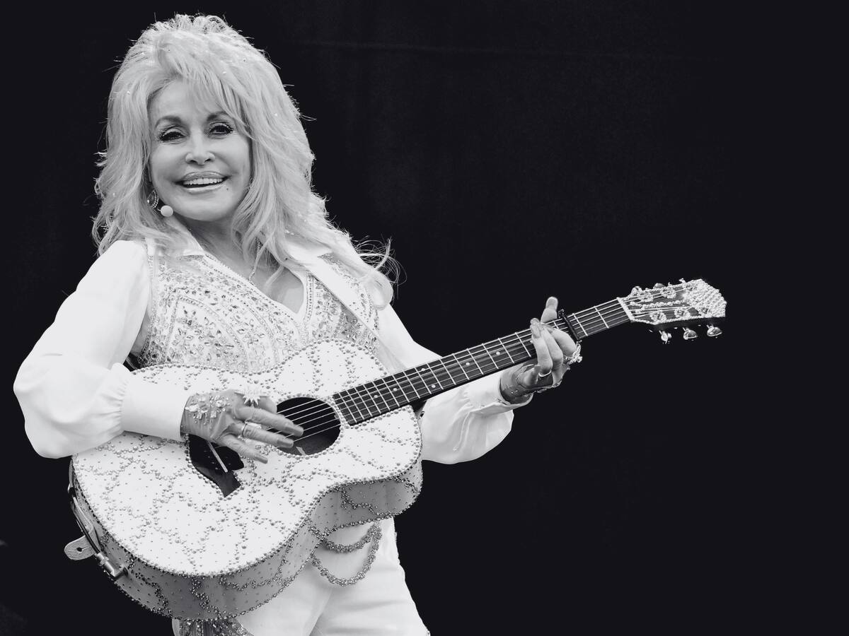Dolly Parton murió a los 80 años: la historia de una mujer que convirtió su vida en canciones
