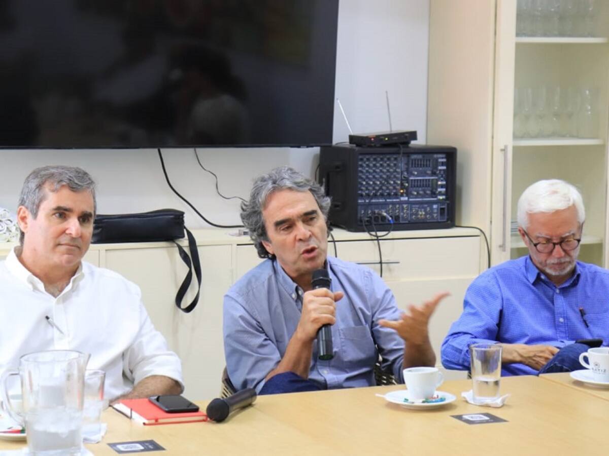 “Elección de contralor tiene que estar por fuera de la política”: Sergio Fajardo