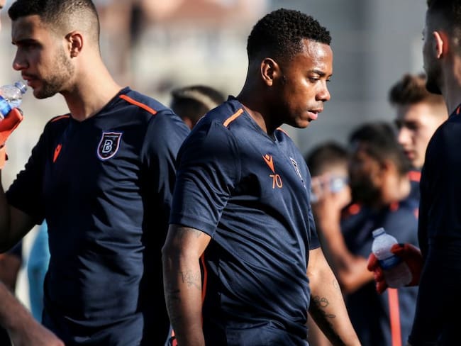 Robinho vuelve al Santos con un salario mensual de 190 dólares