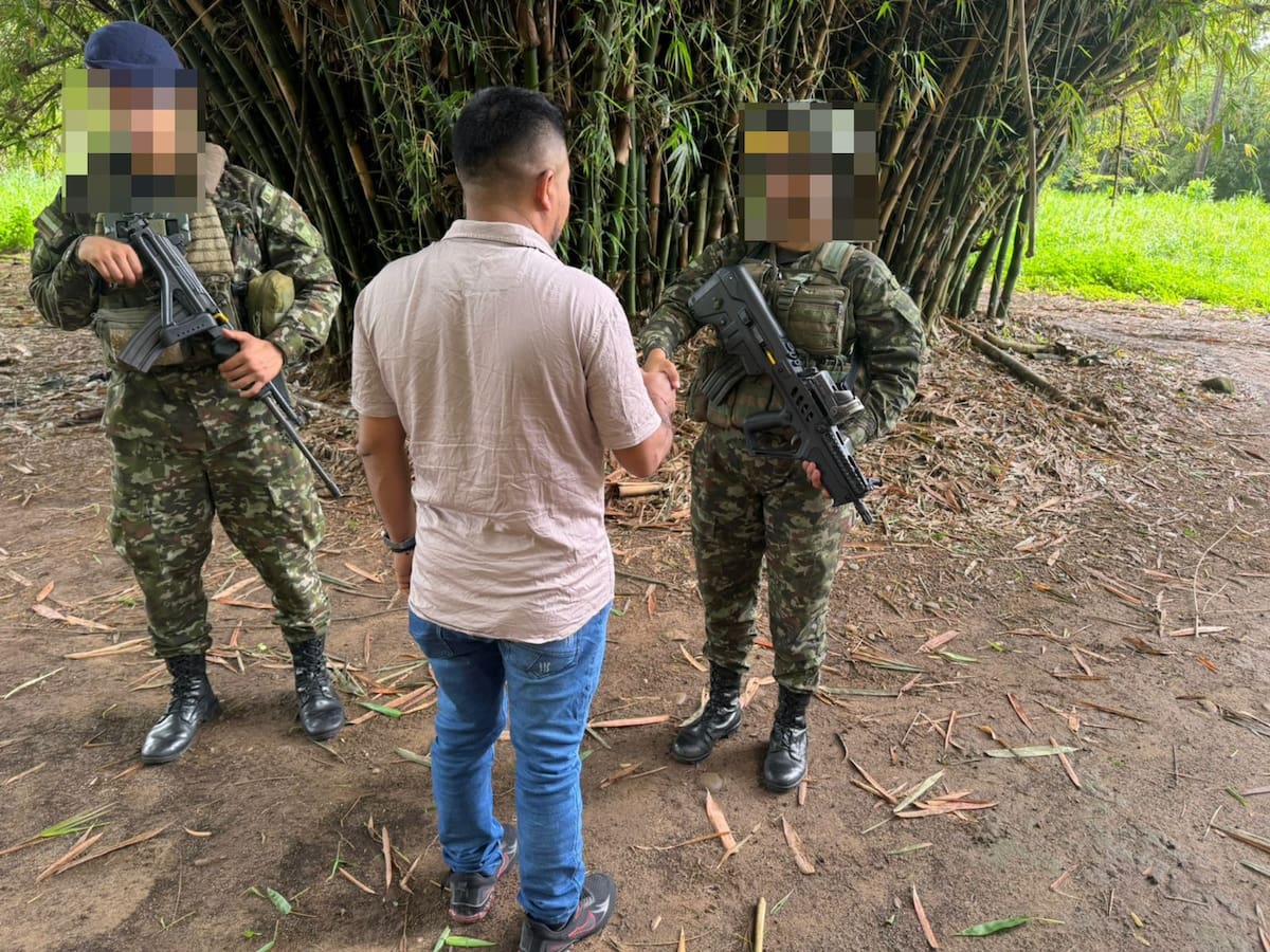 Se entregó hombre de confianza de ‘Iván Mordisco’: movía más de $5 mil millones mensuales
