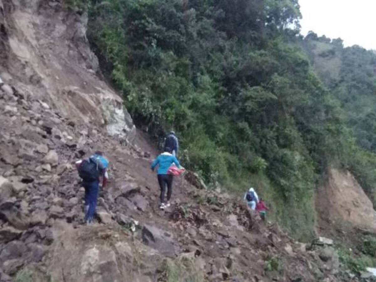 Por deslizamientos está cerrada otra vez la carretera Curos Málaga