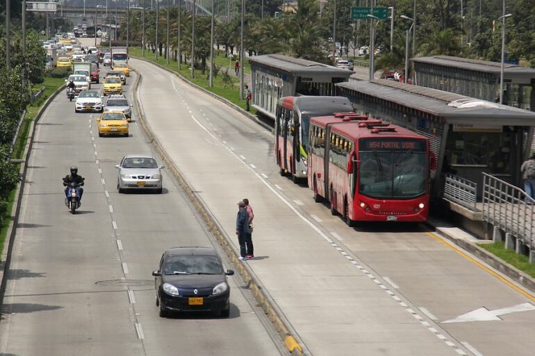 Estación de TransMilenio en la troncal de la Calle 26 