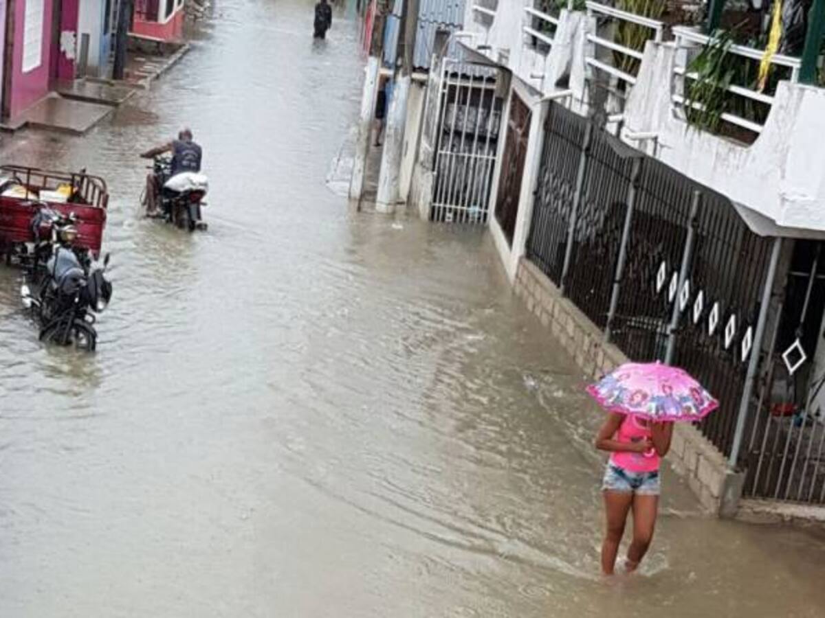 Varios sectores de San Andrés resultan afectados por el paso de vaguada tropical