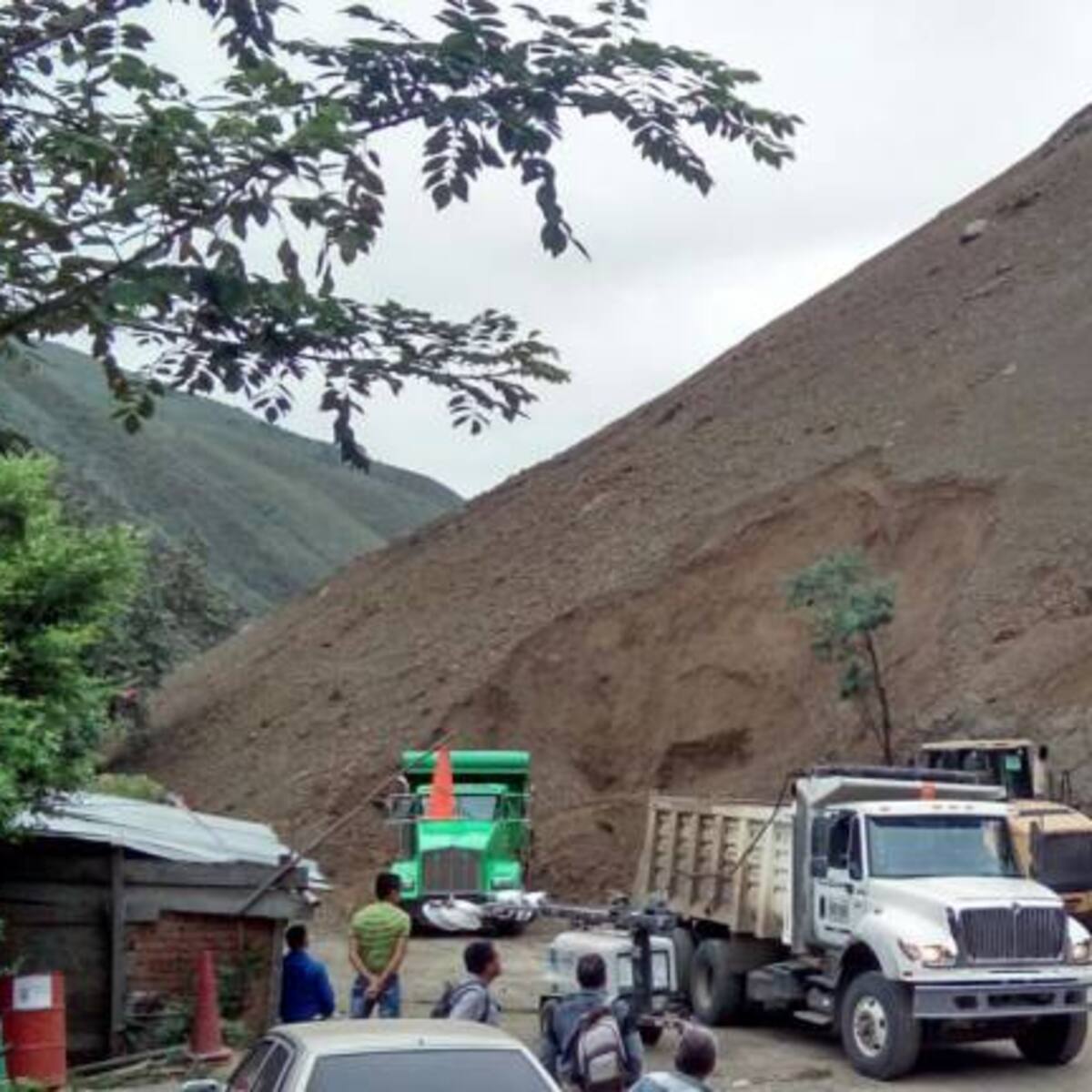Derrumbe dificulta el tránsito de Ganado y lácteos desde Boyacá hasta Bogotá, Casanare y Meta