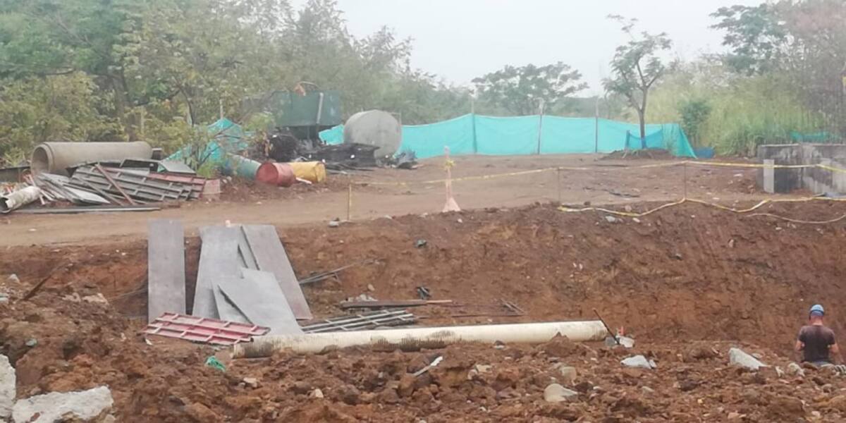 Izada la estructura metaliza que sostiene el nuevo puente sobre el río Lili, vía que dará continuidad a la AV Ciudad de Cali desde la carrera 102 hasta el sector de Bochalema