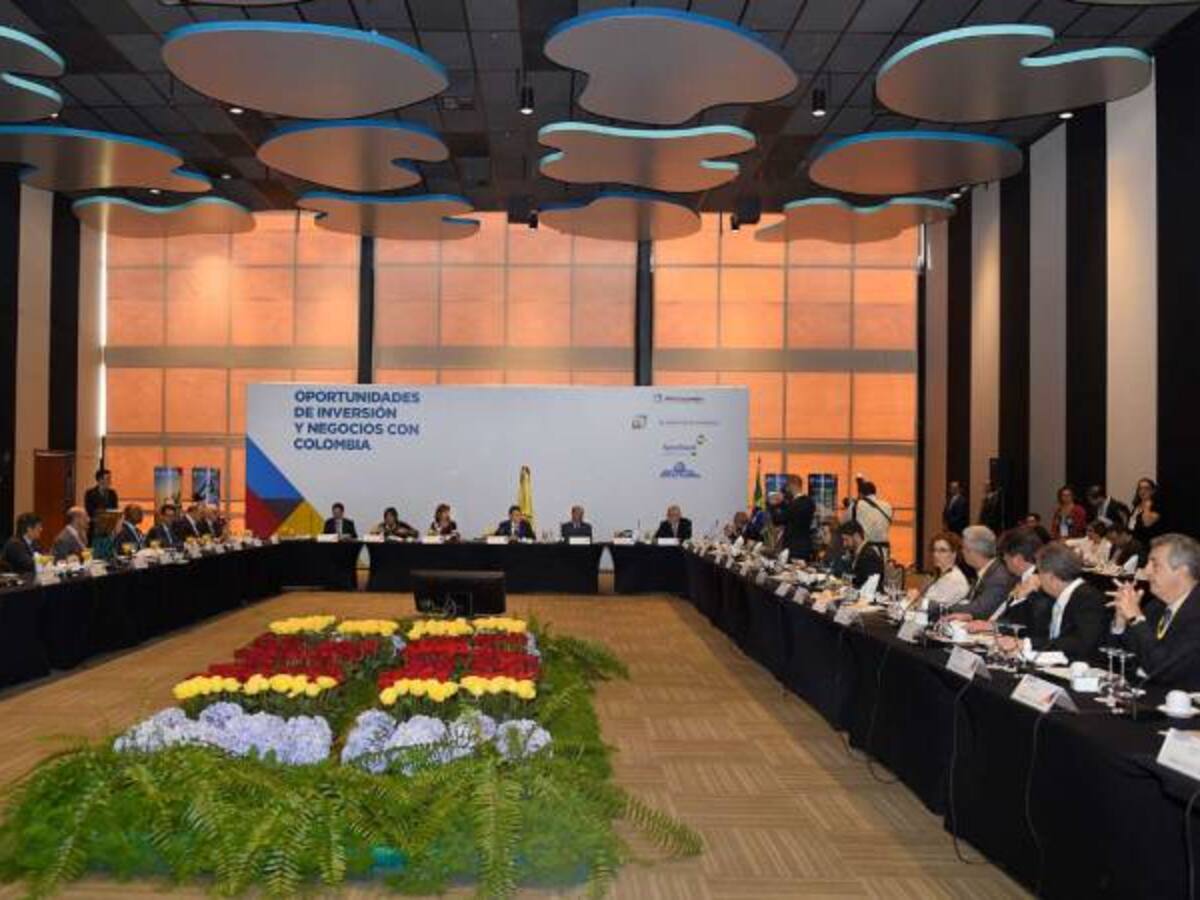 Candidatos que tienen posibilidad de ganar no cambiarán la economía: Santos