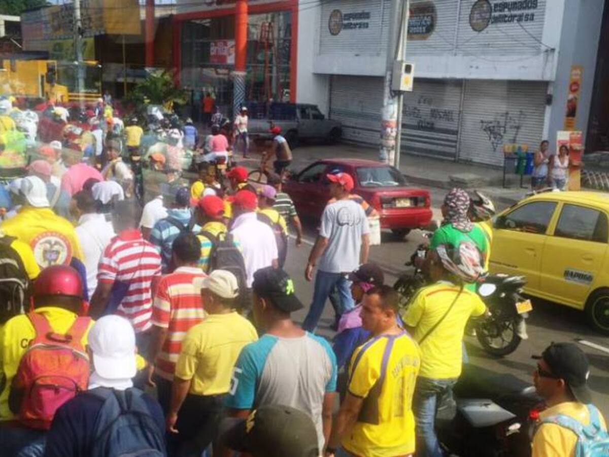 Extrabajadores de la refinería marcharon nuevamente para rechazar proceso de contratación