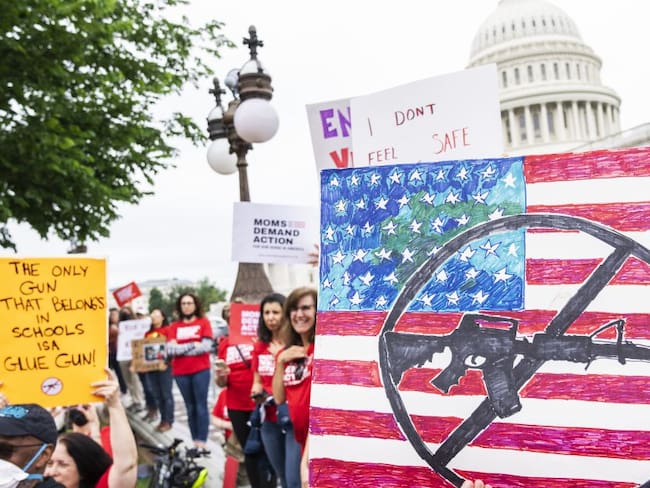 Estados imponen control de armas y Congreso de EE.UU. busca acuerdo
