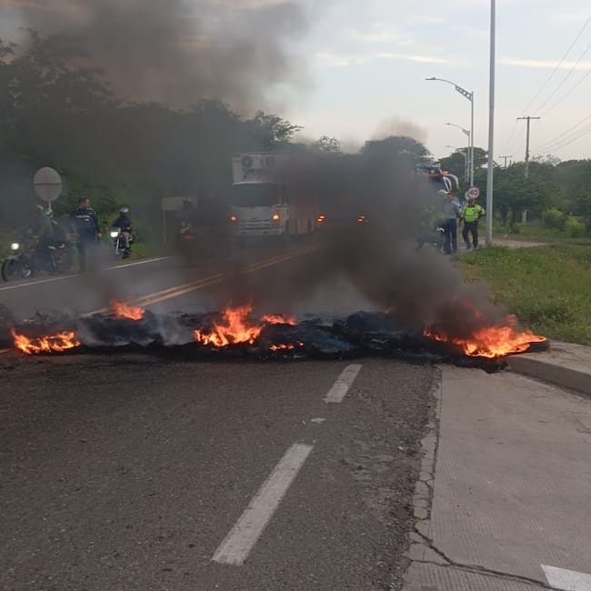 Acuerdos permiten levantar bloqueo en la vía Barranquilla – Cartagena; Alcaldía anuncia inversiones para mejorar el servicio de agua en Baranoa