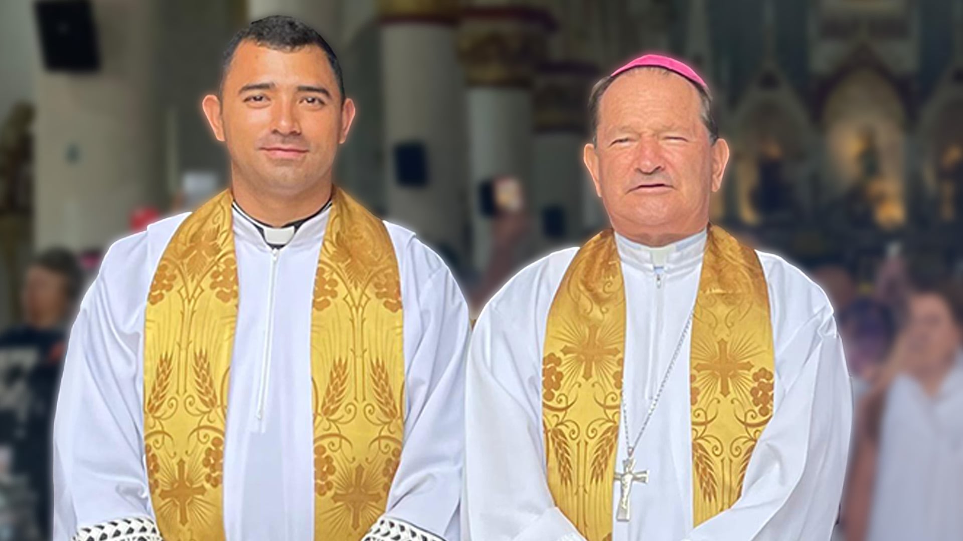 Foto Monseñor Hugo Torres y el Padre Henry Yoan David Úsuga sacerdote de la iglesia San Antonio de Buriticá- foto Arquidiócesis