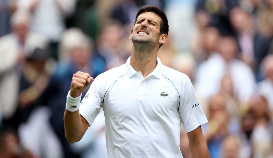 Djokovic festeja con el puño apretado tras vencer a Anderson