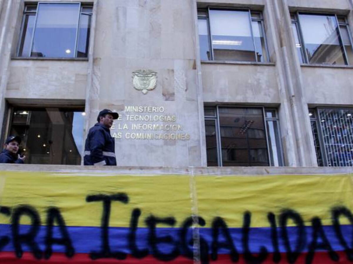 Golpe a transporte ilegal de pasajeros en Colombia