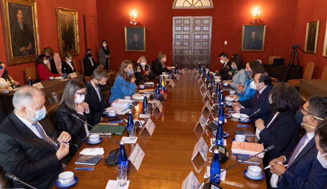 La Canciller y Vicepresidenta se reunió con la CIDH