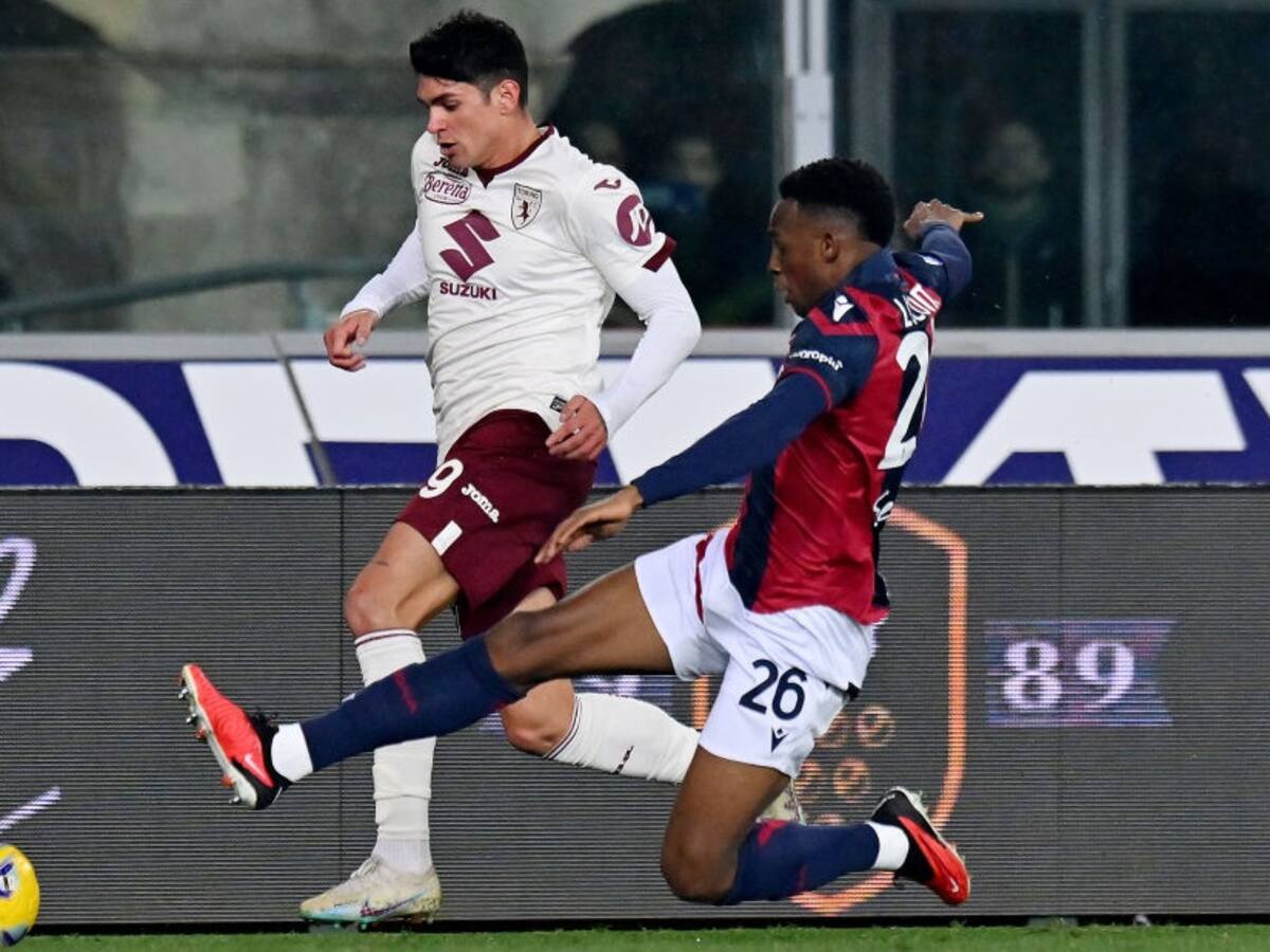 Jhon Lucumí le gana el duelo a Duván Zapata: triunfo de Bolonia ante Torino