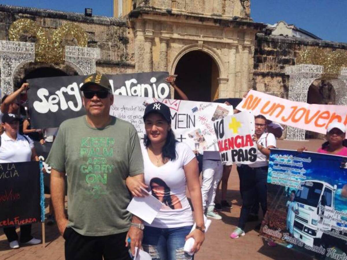 En Cartagena se realizó un plantón para exigir justicia por asesinatos de jóvenes