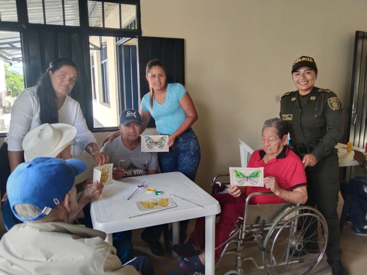 Policía impulsó jornada de acompañamiento a adultos mayores en San Antonio, Tolima