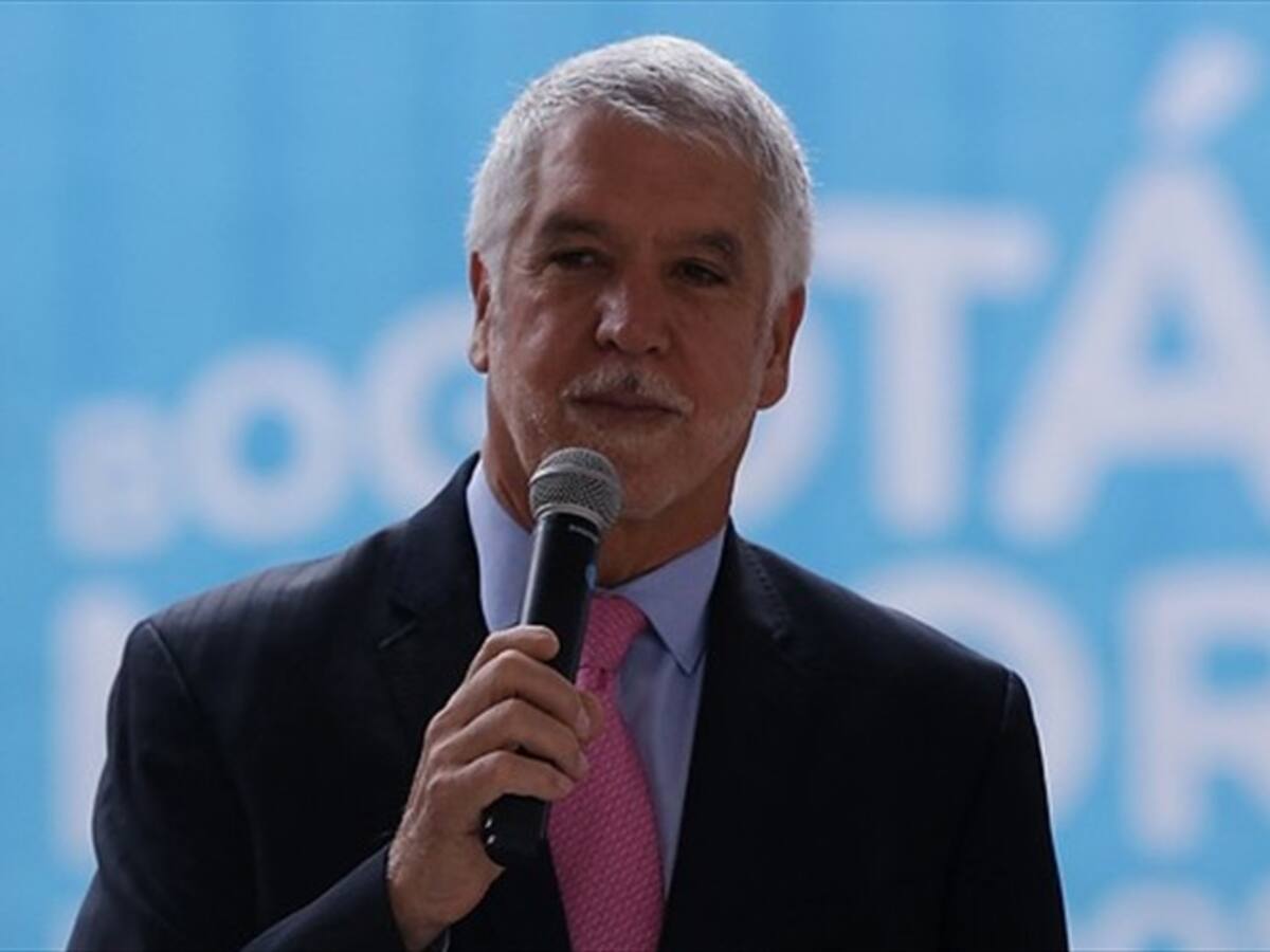 Alcalde Peñalosa posesionó a la nueva secretaria de Educación y la directora de Catastro