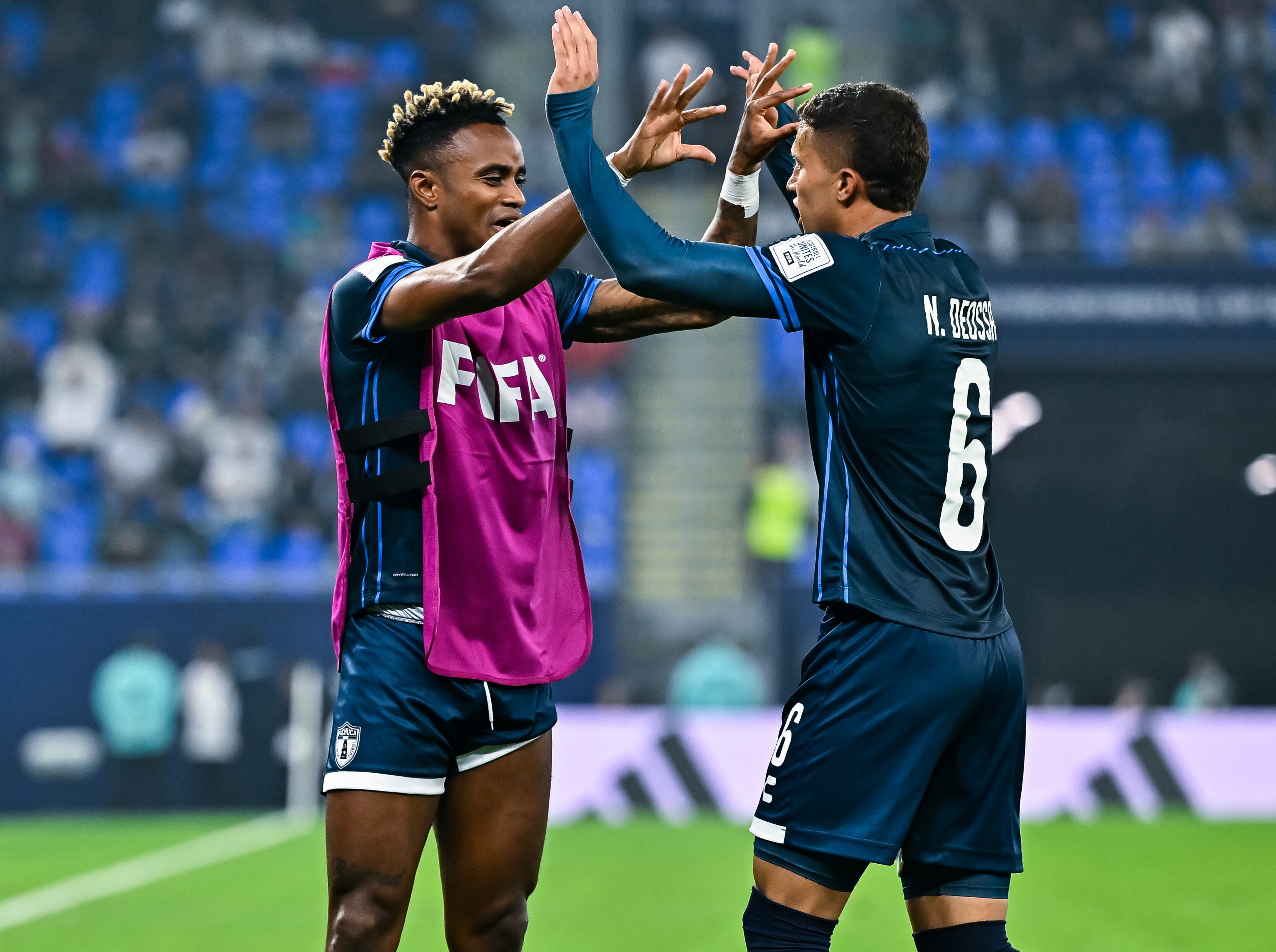 Nelson Deossa y Faber Gil con el Pachuca (Photo by Noushad Thekkayil/NurPhoto via Getty Images)